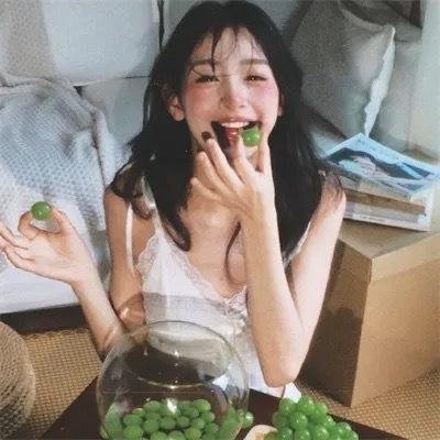 劲辣红巨人 海报